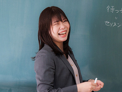 堀田 紗希先生(国語)