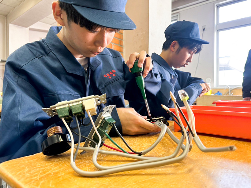 -成長- 社会人としての基礎力を定着する。